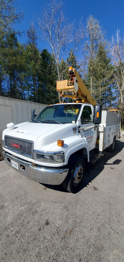 2007 GMC Diesel Bucket Truck