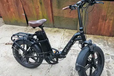 Stalled ET F1000 Ebike for sale. Not in Running condition due to motor error. Can be salvaged for bu...