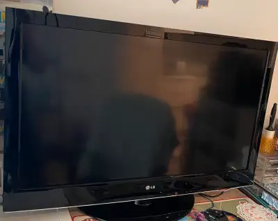 LG 42HL30 42inch diagonal full high definition 1080p LCD TV. Was using it as computer monitor but go...