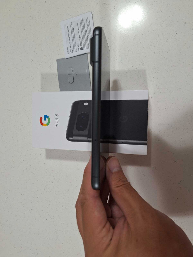 Google Pixel 8 128GB - Obsidian smart phone in Cell Phones in Barrie - Image 2
