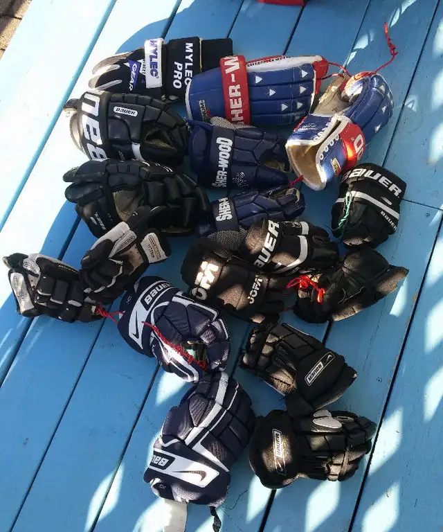 Gants de hockey, baseball, soccer, etc in Hockey in Longueuil / South Shore - Image 2