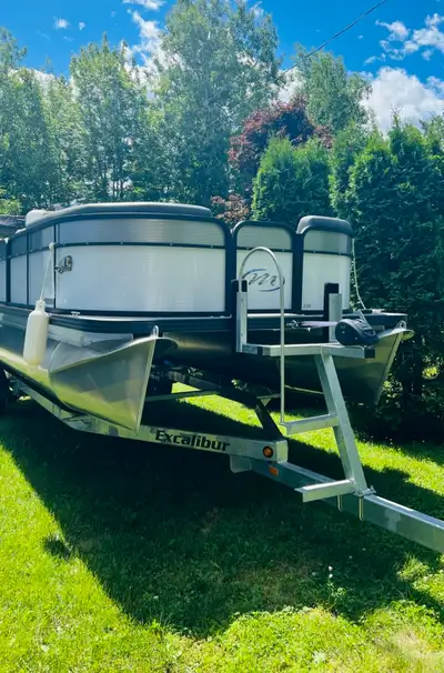 2021 Manitou Aurora LE Pontoon. 60 hp mercury motor Driven nano miles/ minimal hours Pop up change r...