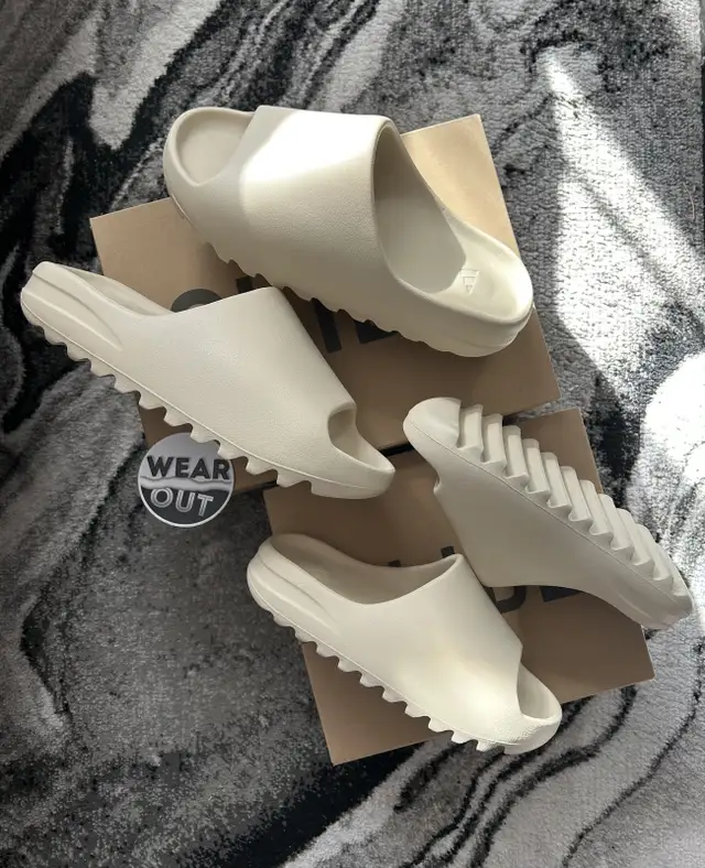 adidas Yeezy Slide Bone 2022/2023 Size 4, 5, 6, 8, 10, 11, 12  in Men's Shoes in Hamilton - Image 2