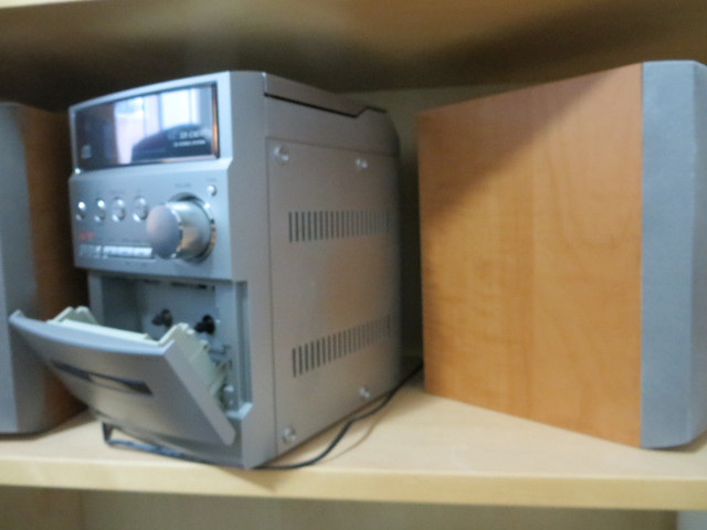 Stereo - AIWA *** Amp + CD player + Cassette Deck + Radio in Stereo Systems & Home Theatre in City of Toronto - Image 3