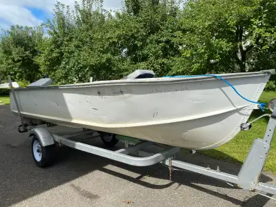 14ft,10in, aluminum boat,9.9 evinrude motor,trailer. flat floor with 2 pedestal seat. Comes with lif...