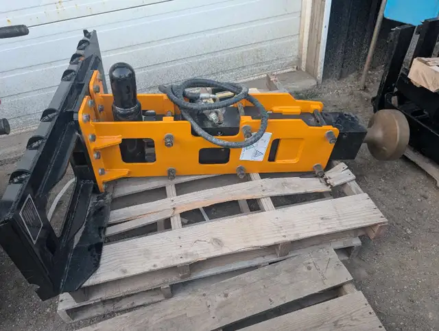 Skid Steer Post Pounder  in Heavy Equipment Parts & Accessories in Portage la Prairie - Image 2