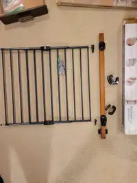 Baby gate and mounting hardware