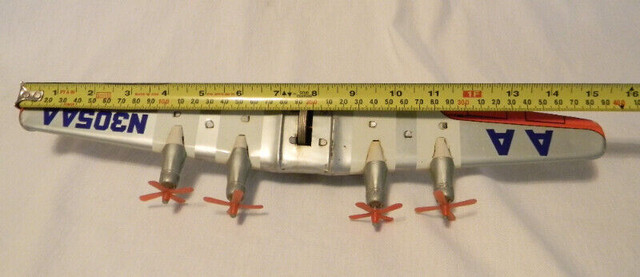 ANTIQUE TIN LITHO FRICTION TOY AIRPLANE WINGS MISSING FUSELAGE in Arts & Collectibles in Saint John - Image 4