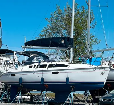 Hunter 340 – 1999 – 79 900$ Ce voilier allie confort et performance pour des aventures inoubliables...