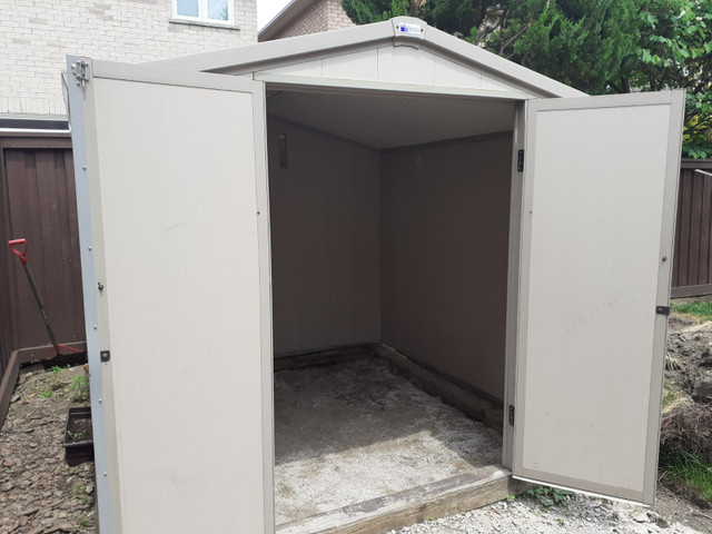 8 x8 Strong, thick wall shed, disassembled w instructions in Outdoor Tools & Storage in City of Toronto - Image 2