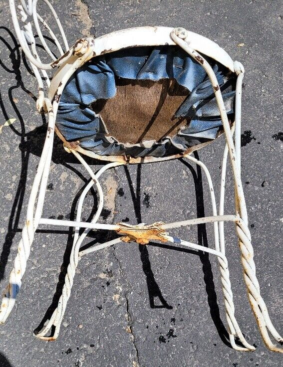 Vintage Wrought Iron - blue seat color - ice cream parlour chair in Arts & Collectibles in Barrie - Image 3