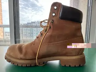 USED Timberland Premium 6 Inch Waterproof Boot Size 9.5 in Men's Shoes in Markham / York Region - Image 10
