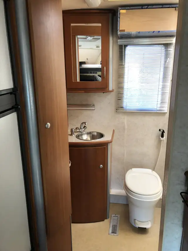 2006 Winnebago View in RVs & Motorhomes in Granby - Image 8