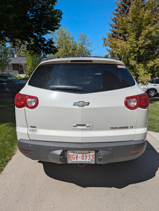 2010 Chevy Traverse LT AWD 217,000km in Cars & Trucks in Calgary - Image 3