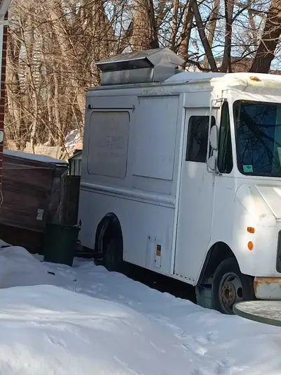 Grumman food truck propane original running good Good opportunity to start your own business need yo...