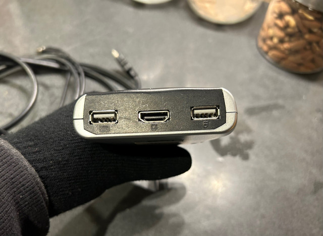 2 Port HDMI and USB 2.0 KVM Switch in Cables & Connectors in City of Toronto - Image 3