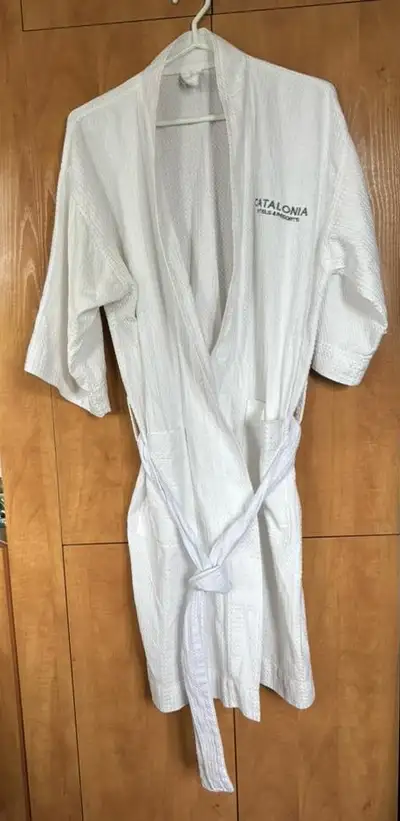 NEUVE: ROBE DE CHAMBRE unisexe – TAILLE universelle/one size – D, View more