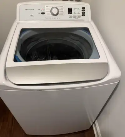 Laveuse grande capacité à vendre avant le 30 avril.