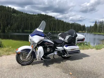 07 Ultraglide Classic 54000km. 96cu. in 6 speed. New Michelin Commander 3 tires and recent service.L...