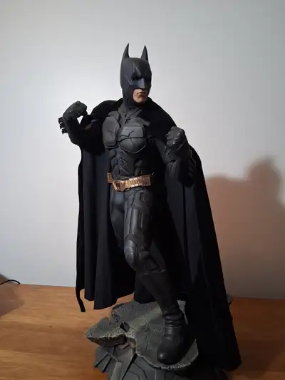 Statue de Sideshow collectible édition premium de Batman de The Dark Knight. A été gardé à l'abris d...