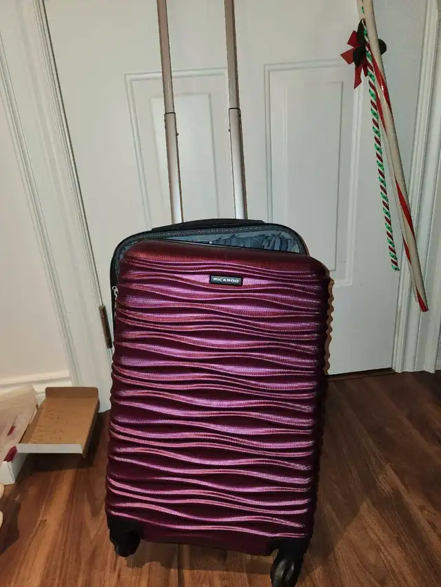 carry on luggage in Bags & Luggage in City of Toronto - Image 2