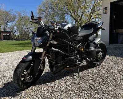 2014 Ducati Streetfighter 848 10300 km Great condition, fast nimble bike, very fun, barely burns fue...