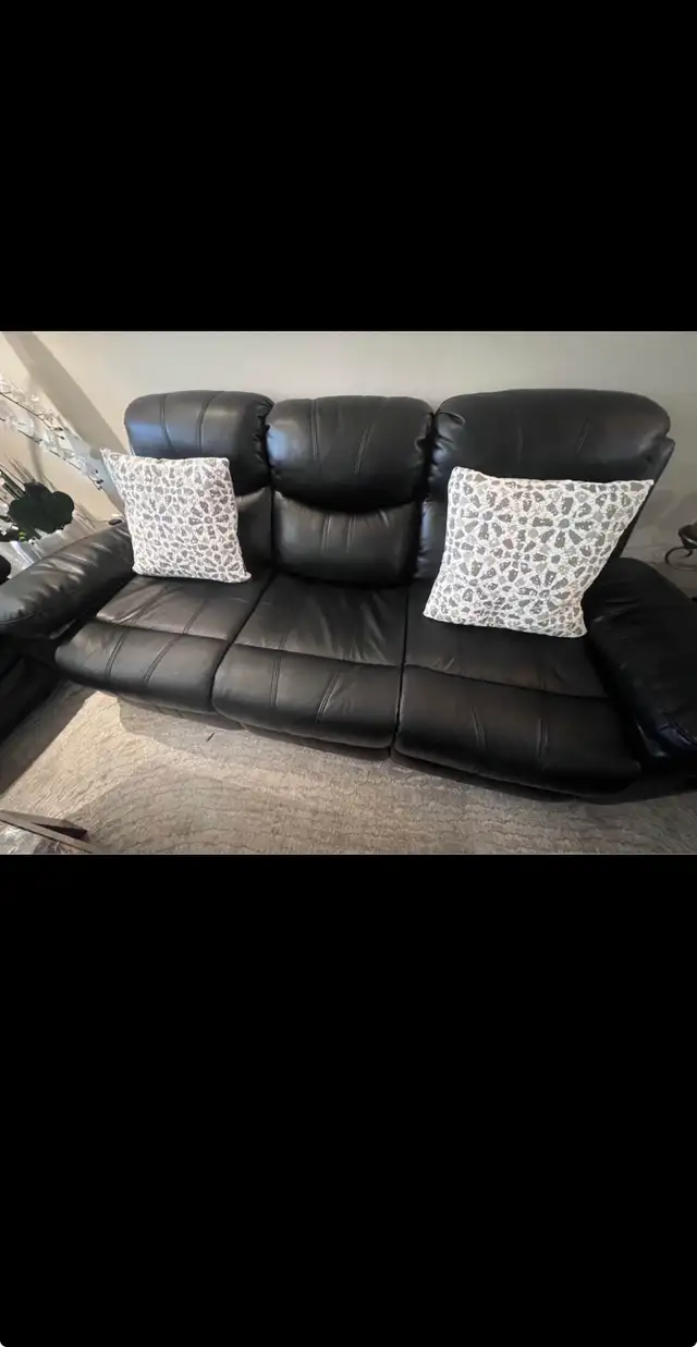 3 Piece Leather Reclining Sofa Set in Multi-item in Mississauga / Peel Region - Image 5