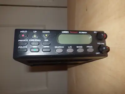 Scanner Uniden Bearcat BC350A. Je n'ai plus d'alimentation, je le vends donc tel quel. SCANNER UNIDE...