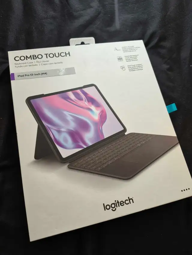 Like New - iPad pro M4/M5 Logitech combo touch keyboard case