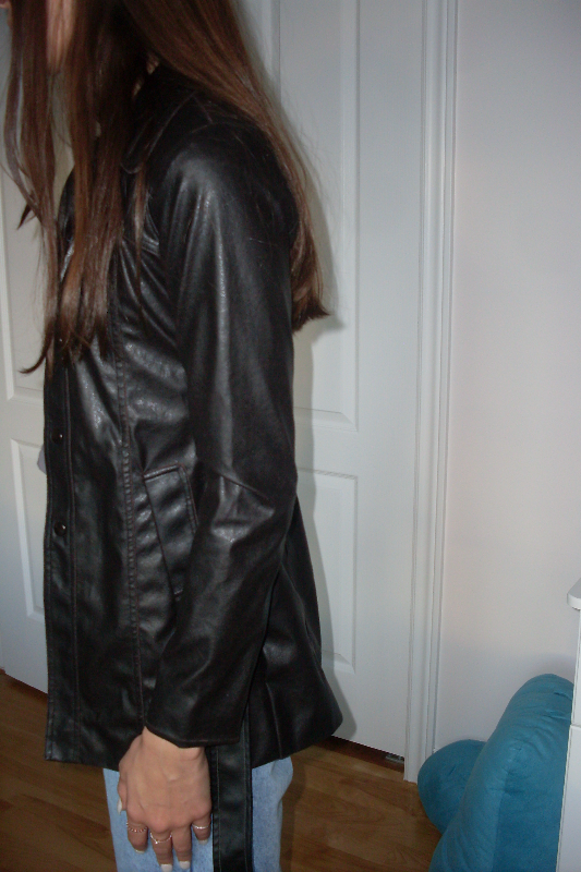 Manteau fille adolescente grandeur 14 ans taille small in Kids & Youth in Longueuil / South Shore - Image 3