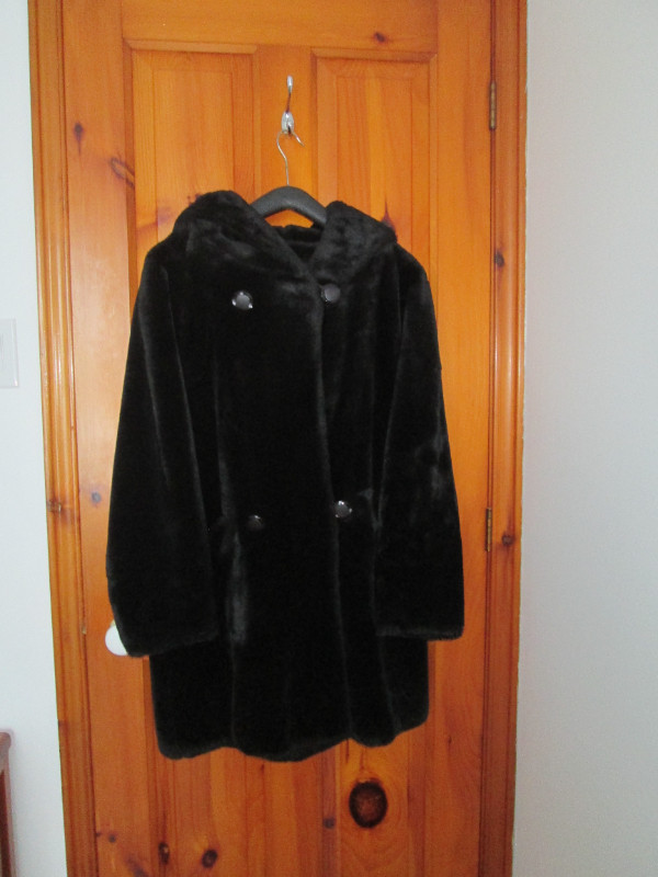 Manteau fausse fourrure vison noir dans Autre  à Saint-Jean-sur-Richelieu - Image 2