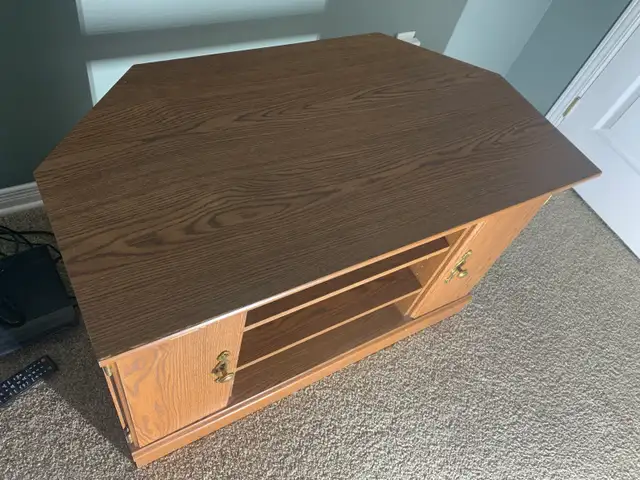 TV stand in TV Tables & Entertainment Units in Ottawa - Image 6