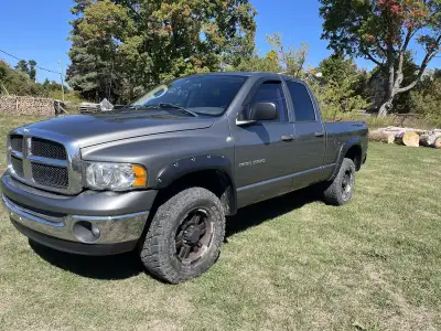 2005 Dodge Ram Quad Cab SLT 1500 4X4 5.7 Hemi Auto. Rust Free Southern Box. Everything Works as it S...