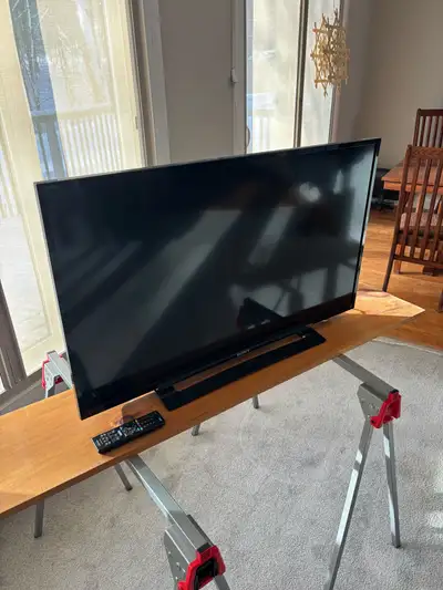 40-inch Works perfectly Not smart TV Pickup in Chelsea or can meet in Hull