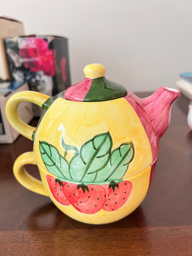 Tea pot set in Kitchen & Dining Wares in Burnaby/New Westminster