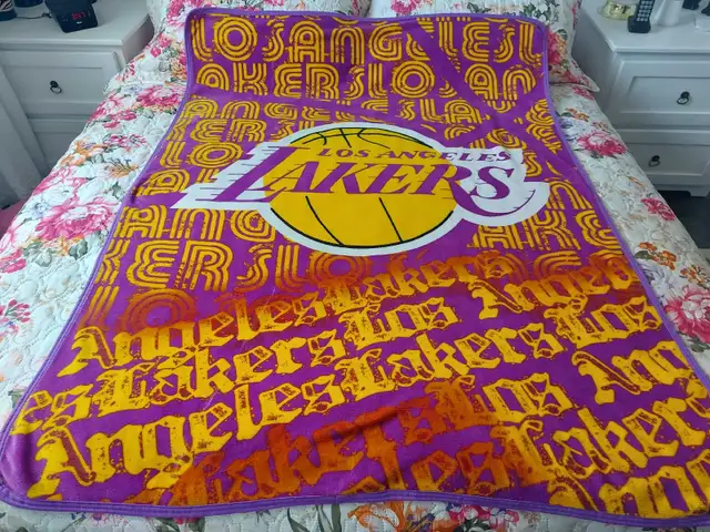 Los Angeles Lakers throw in Basketball in Calgary - Image 4