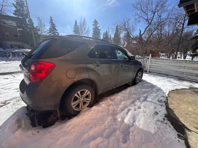 2011 Chevy equinox  in Cars & Trucks in Calgary - Image 5