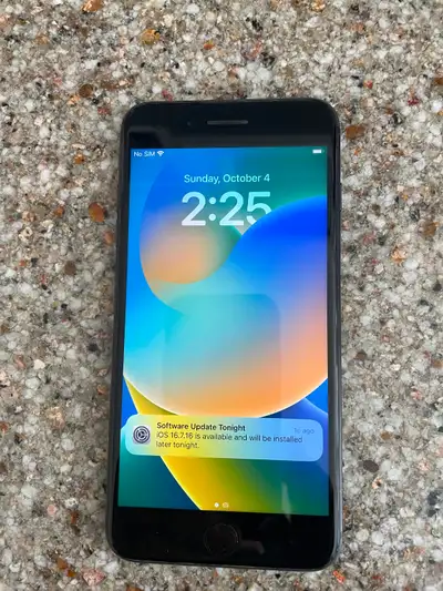 Iphone 8 Plus (Big screen) Storage 64 GB Battery 77% Unlocked No scratch
