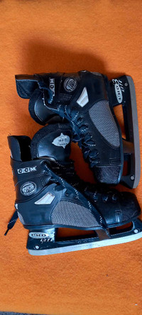 Ice skates. Size 8