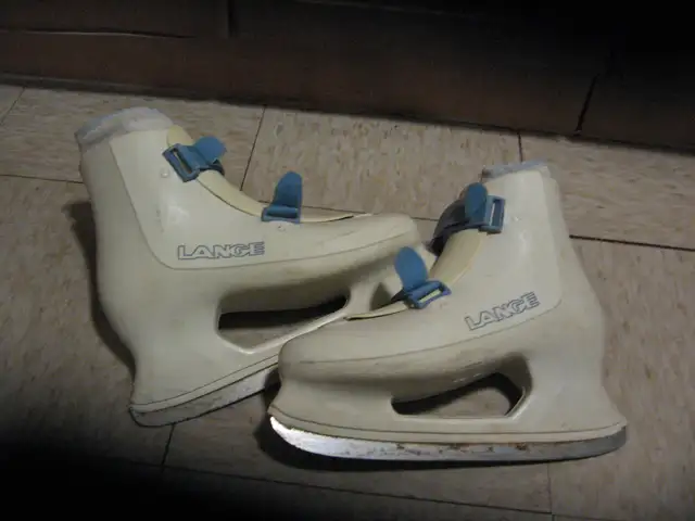 Women's Size 7 Lange Figure Ice Skates in Skates & Blades in Ottawa - Image 3