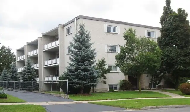 Balconies Spacious 2-Beds Apt in Rosemount $1999 All-Inclusive