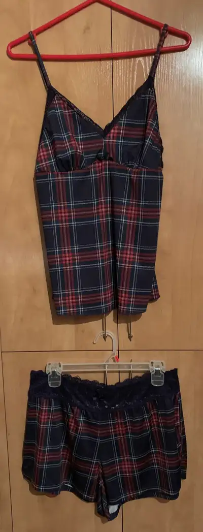 Plusieurs pyjamas Buffalo, Nautica, La Vie en Rose... 10$ ch – D, View more