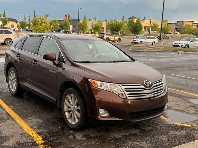 2010 Toyota Venza LE  in Cars & Trucks in Calgary - Image 2