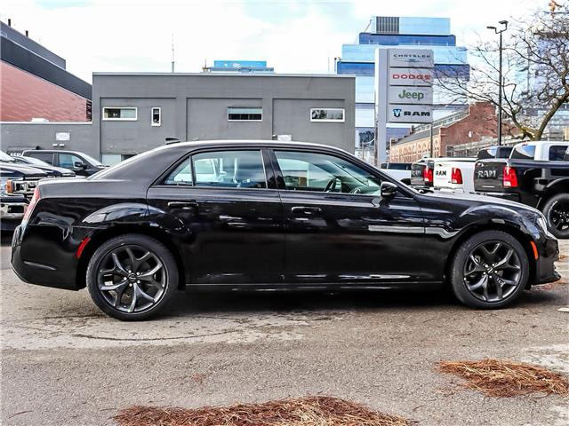 2023 Chrysler 300 tour Touring-L 4dr Rear-Wheel Drive Sedan  in Cars & Trucks in City of Toronto - Image 2