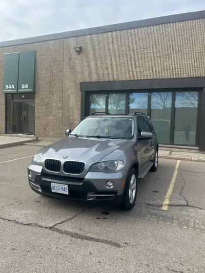 2009 BMW X5 3.0si | 134500 KM, panoramic sunroof, and clean inside and out well maintained it’s perf...