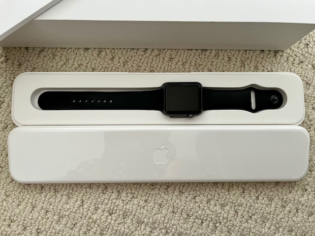 Apple Watch Sport with box in General Electronics in Markham / York Region - Image 2