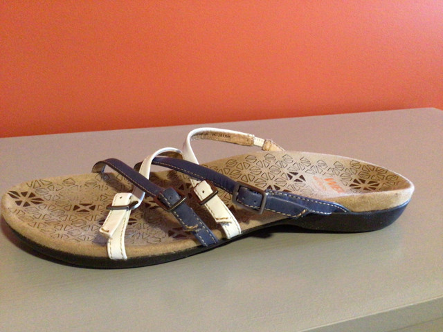 Sandals  in Women's - Shoes in Kitchener / Waterloo - Image 3