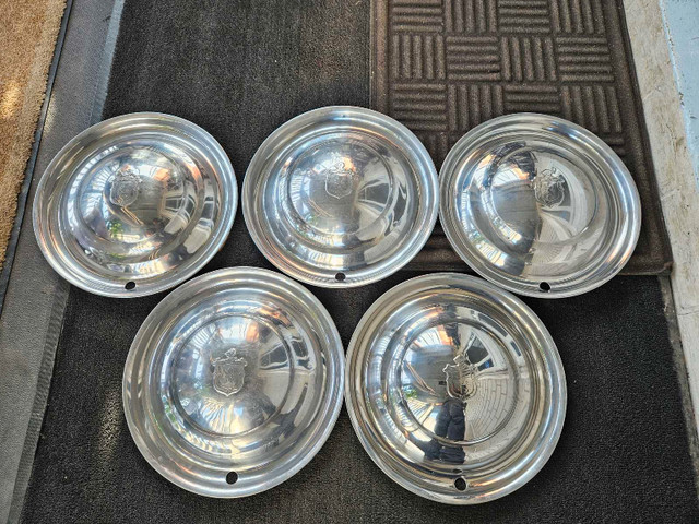 Vintage hubcaps  in Arts & Collectibles in City of Toronto