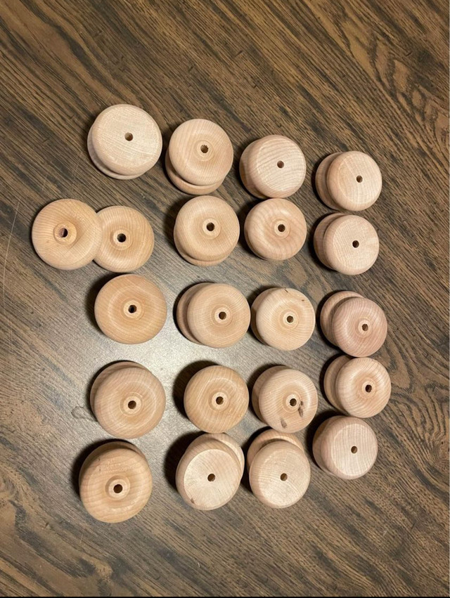 30 pcs Wood toy wheels 2" for crafts  in Hobbies & Crafts in North Bay - Image 3