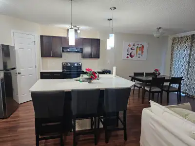 Serious inquiries only, please This beautiful, just renovated 5 bedroom 3.5 bath duplex with 2 livin...